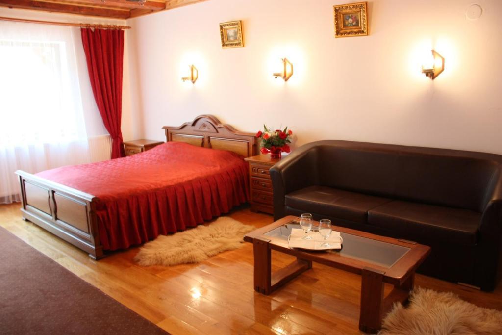 Pension Curmatura Stezii Rasinari Quarto foto