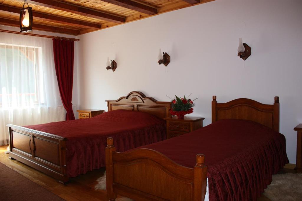Pension Curmatura Stezii Rasinari Quarto foto