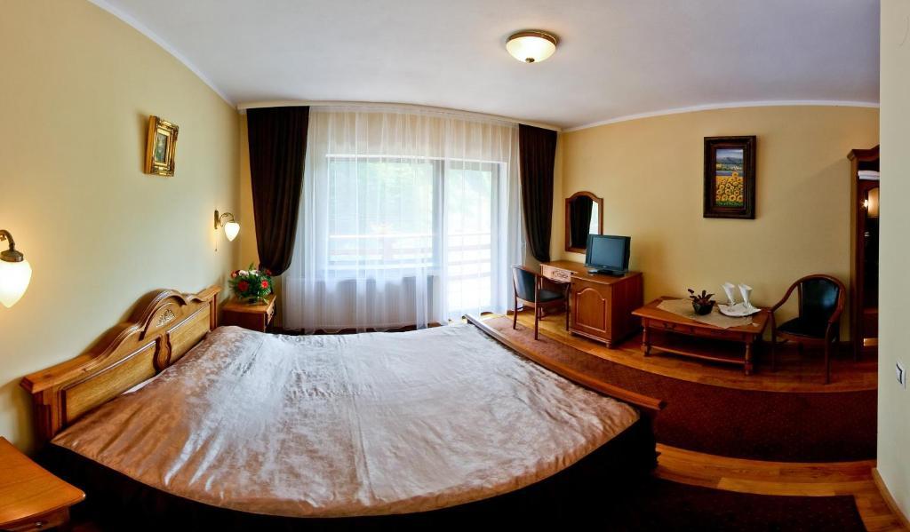Pension Curmatura Stezii Rasinari Quarto foto