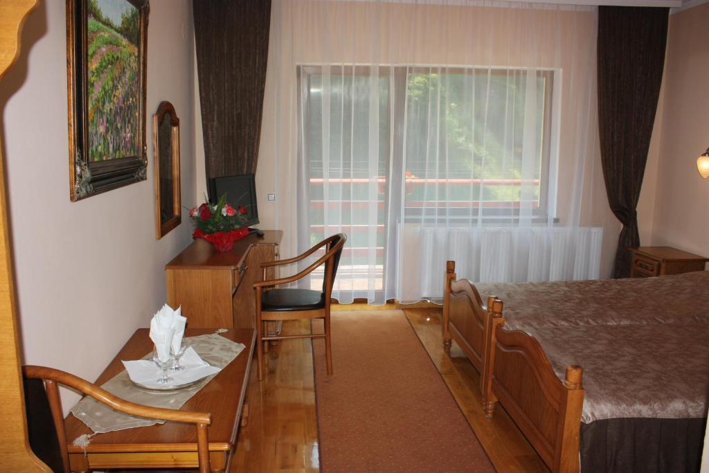 Pension Curmatura Stezii Rasinari Quarto foto
