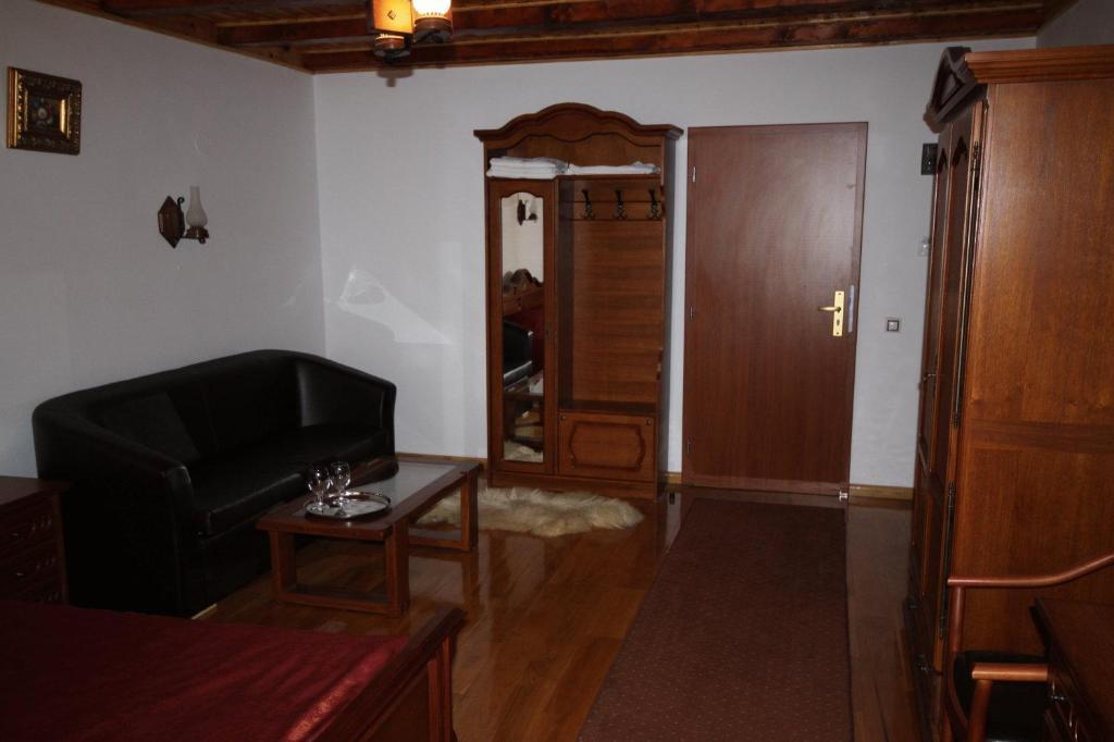 Pension Curmatura Stezii Rasinari Quarto foto